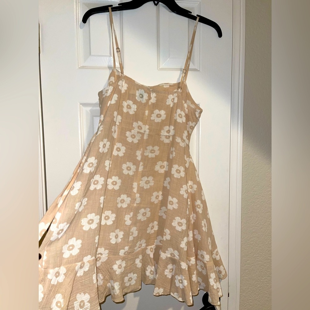 Tan light cotton flower wrap dress with zipper Size 6 by Polly - Picture 4 of 7